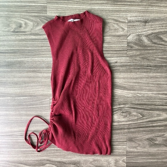 SHOWPO. WOMENS GISELLI TOP - KNIT RUCHED SIDE TANK TOP IN PLUM - Picture 2 of 7